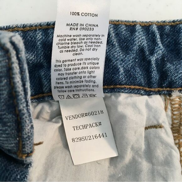 PacSun Mom Distressed Ombre Denim Shorts - Size 24. Mid-high rise - Picture 8 of 10